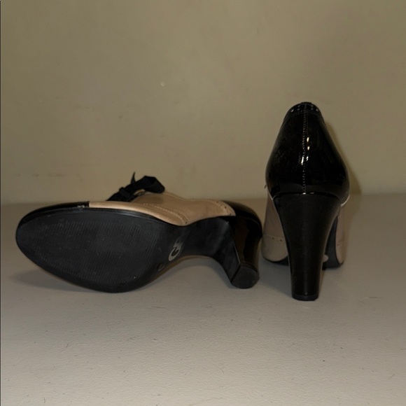 Gianni Bini Black and Tan Heeled Shoes - Picture 6 of 9